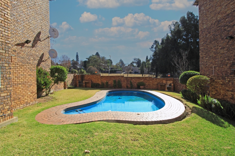 2 Bedroom Property for Sale in Robindale Gauteng