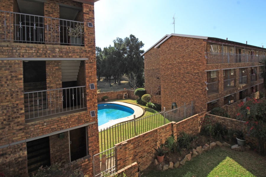 2 Bedroom Property for Sale in Robindale Gauteng