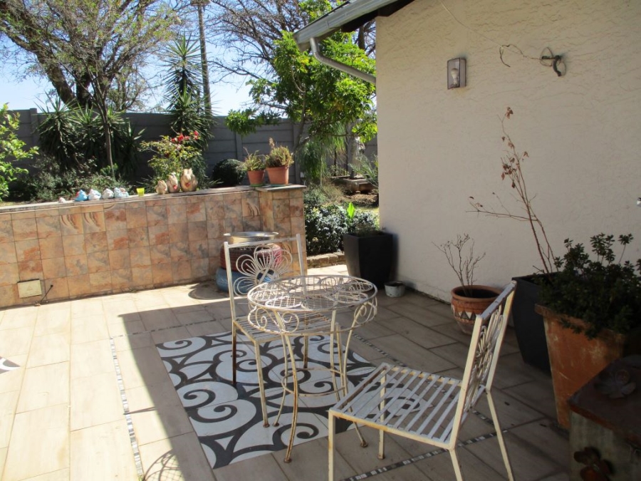 4 Bedroom Property for Sale in Wilro Park Gauteng