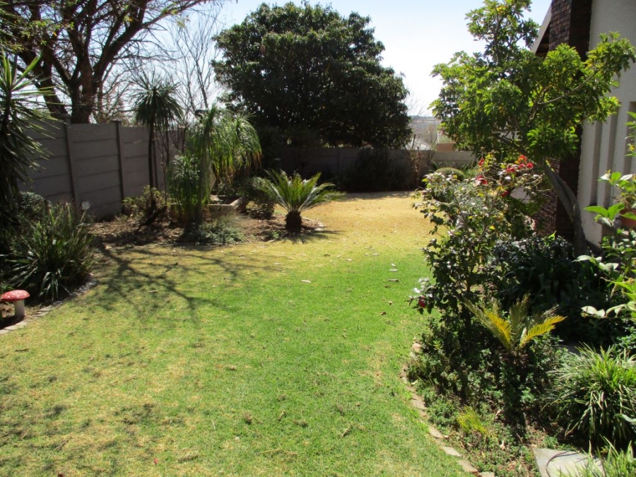 4 Bedroom Property for Sale in Wilro Park Gauteng