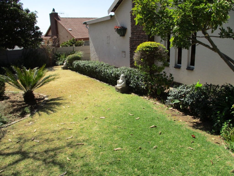 4 Bedroom Property for Sale in Wilro Park Gauteng