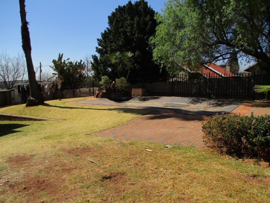 4 Bedroom Property for Sale in Wilro Park Gauteng