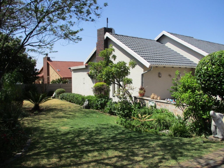 4 Bedroom Property for Sale in Wilro Park Gauteng