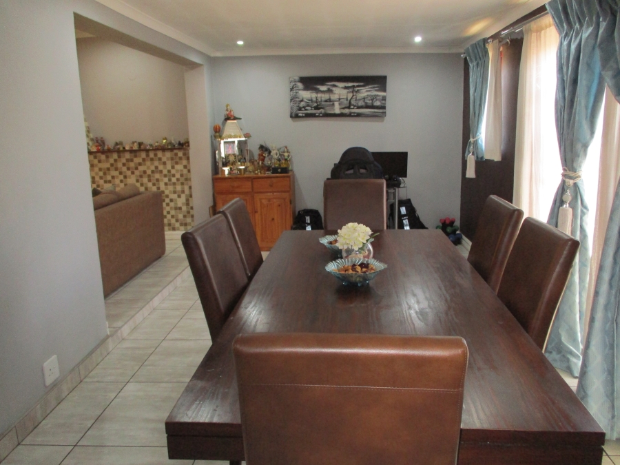 4 Bedroom Property for Sale in Wilro Park Gauteng