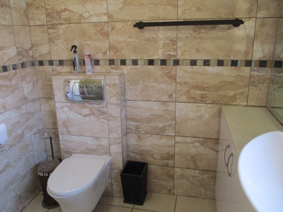 4 Bedroom Property for Sale in Wilro Park Gauteng