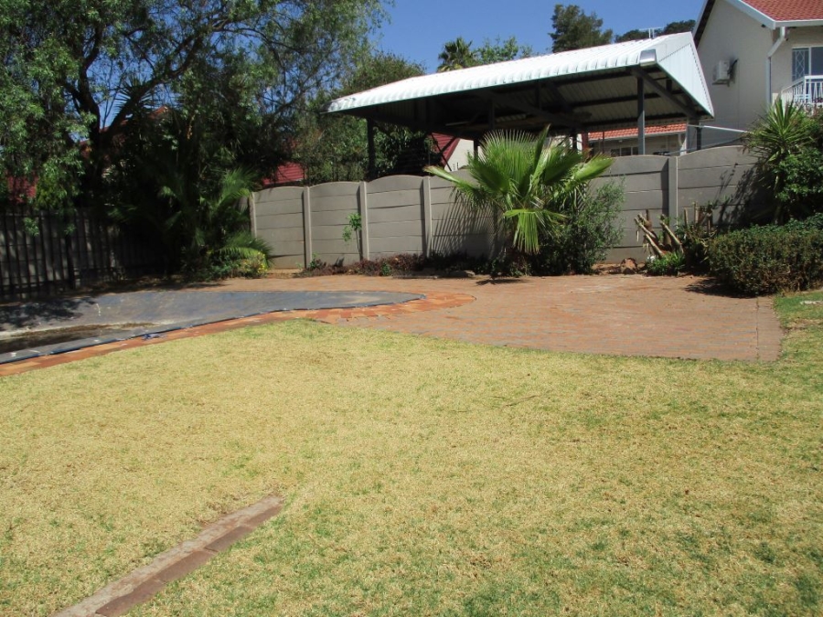 4 Bedroom Property for Sale in Wilro Park Gauteng