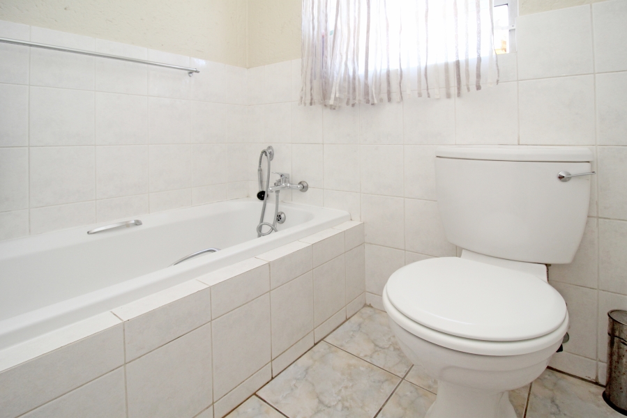 2 Bedroom Property for Sale in Sunninghill Gauteng