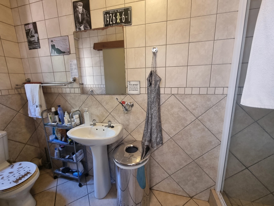 2 Bedroom Property for Sale in Leeuwenhof Estate Gauteng