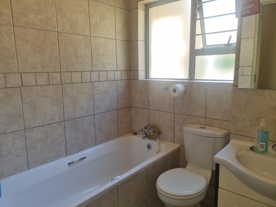 2 Bedroom Property for Sale in Leeuwenhof Estate Gauteng