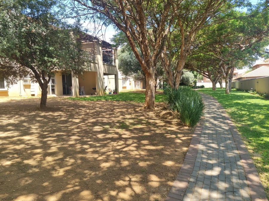 2 Bedroom Property for Sale in Leeuwenhof Estate Gauteng