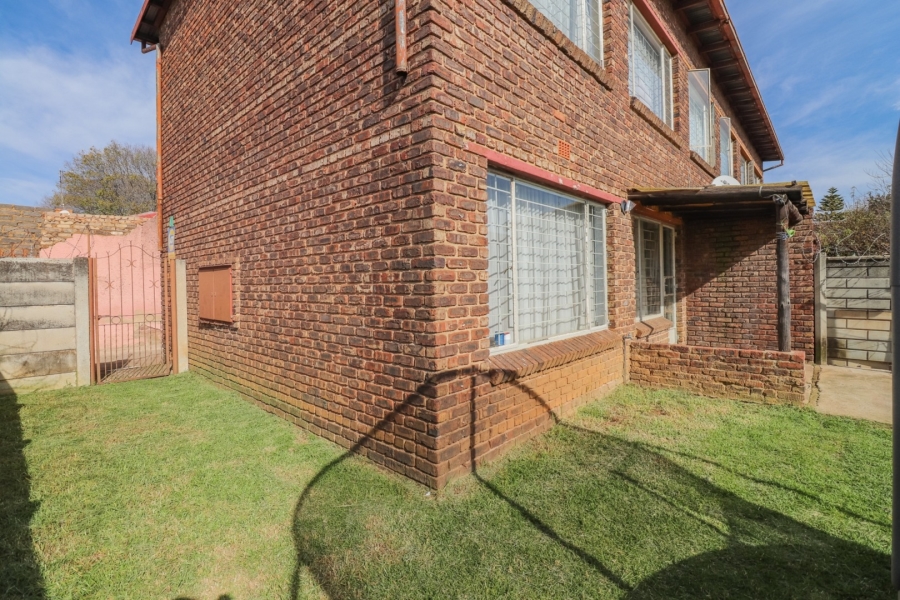 2 Bedroom Property for Sale in Regents Park Gauteng