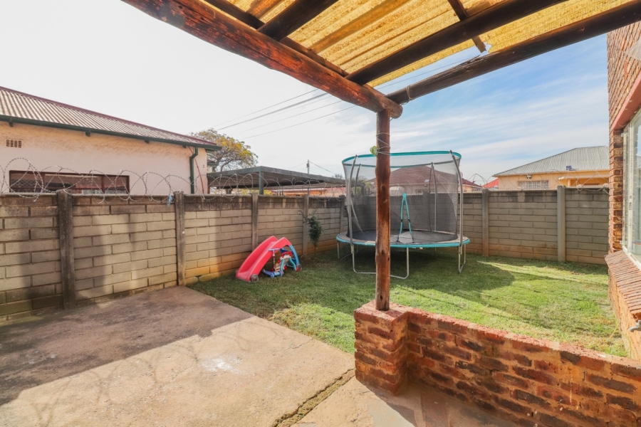 2 Bedroom Property for Sale in Regents Park Gauteng