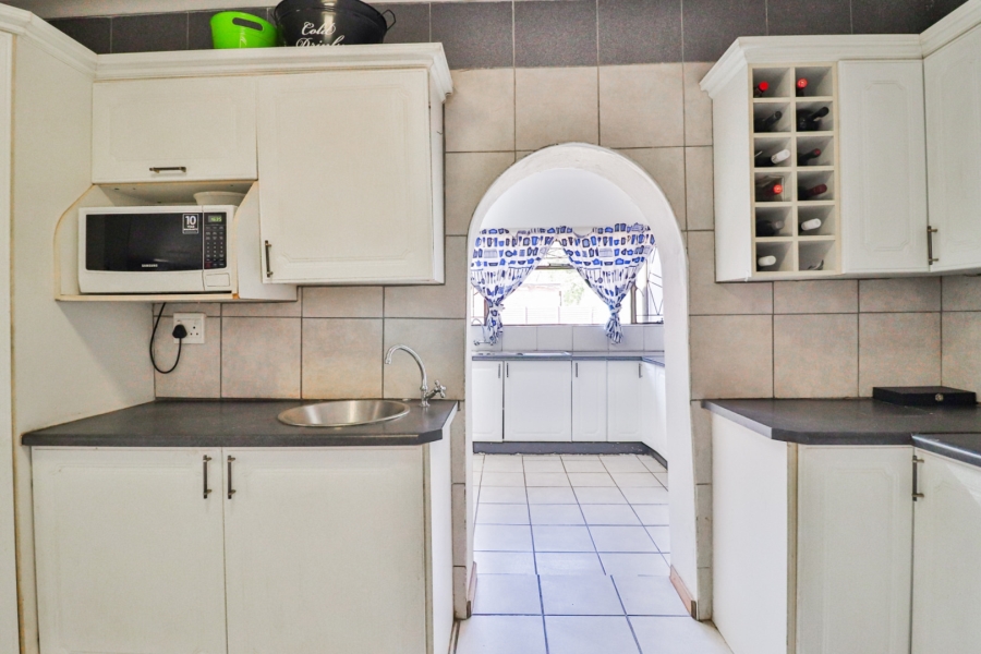 5 Bedroom Property for Sale in Northmead Gauteng