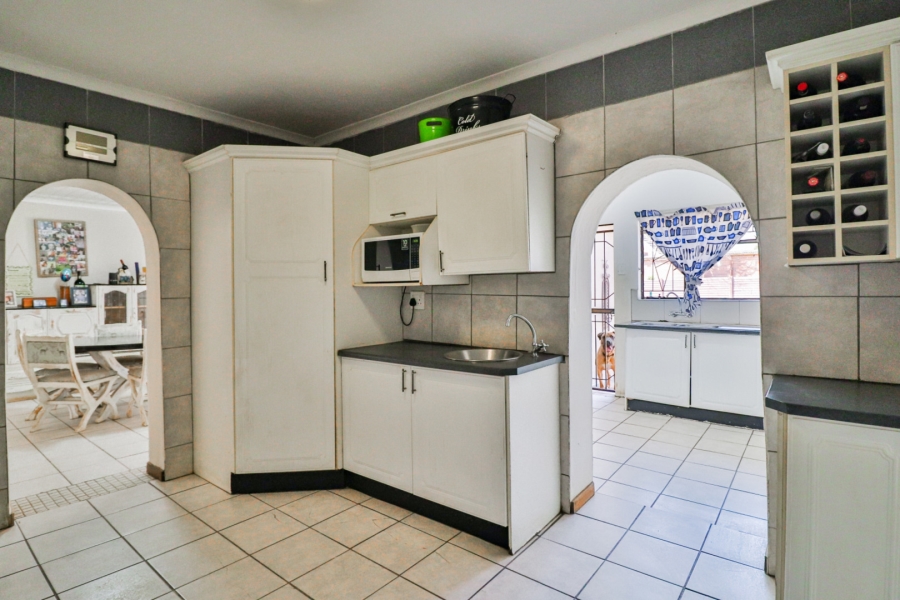 5 Bedroom Property for Sale in Northmead Gauteng