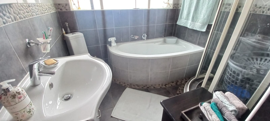 5 Bedroom Property for Sale in Dalpark Ext 1 Gauteng