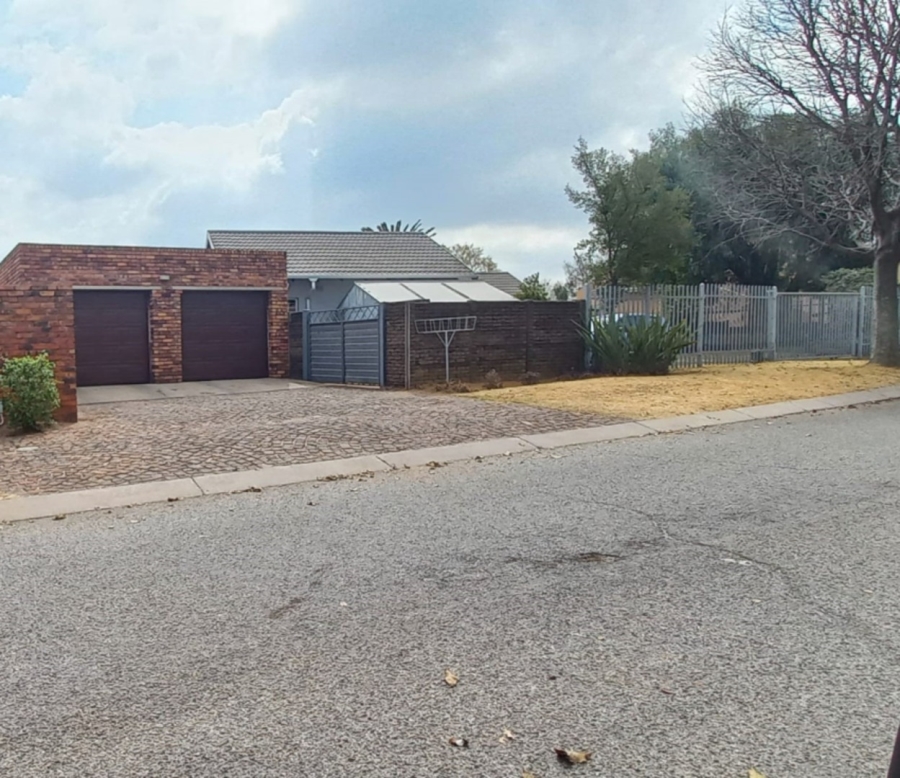 5 Bedroom Property for Sale in Dalpark Ext 1 Gauteng