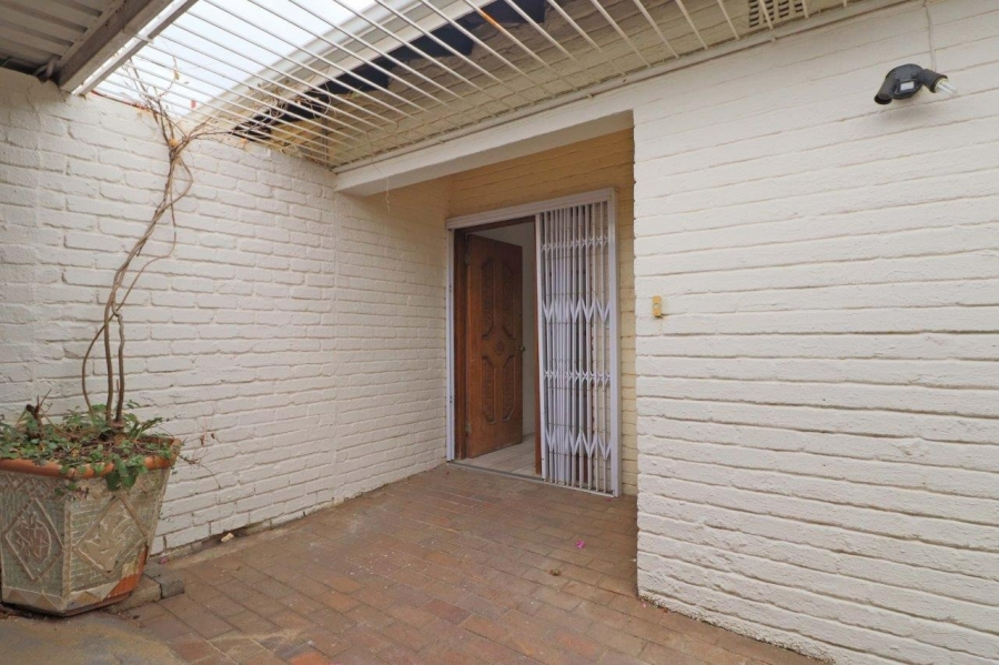 2 Bedroom Property for Sale in Bryanston Gauteng