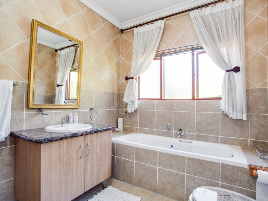 4 Bedroom Property for Sale in Cedar Lakes Gauteng