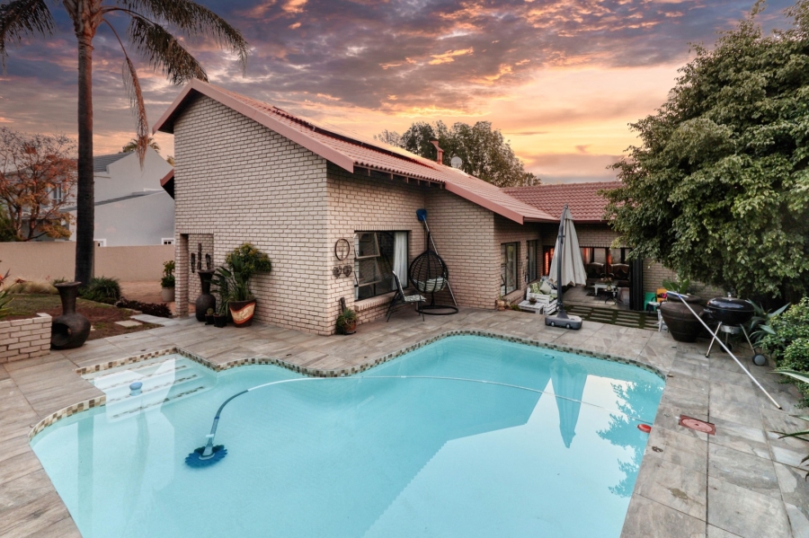 5 Bedroom Property for Sale in Fourways Gardens Gauteng