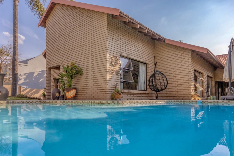 5 Bedroom Property for Sale in Fourways Gardens Gauteng