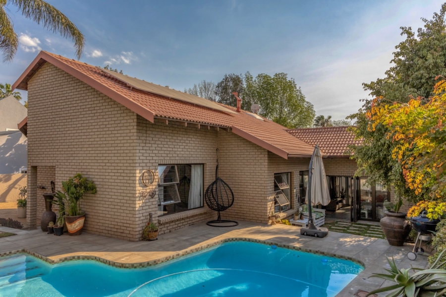 5 Bedroom Property for Sale in Fourways Gardens Gauteng