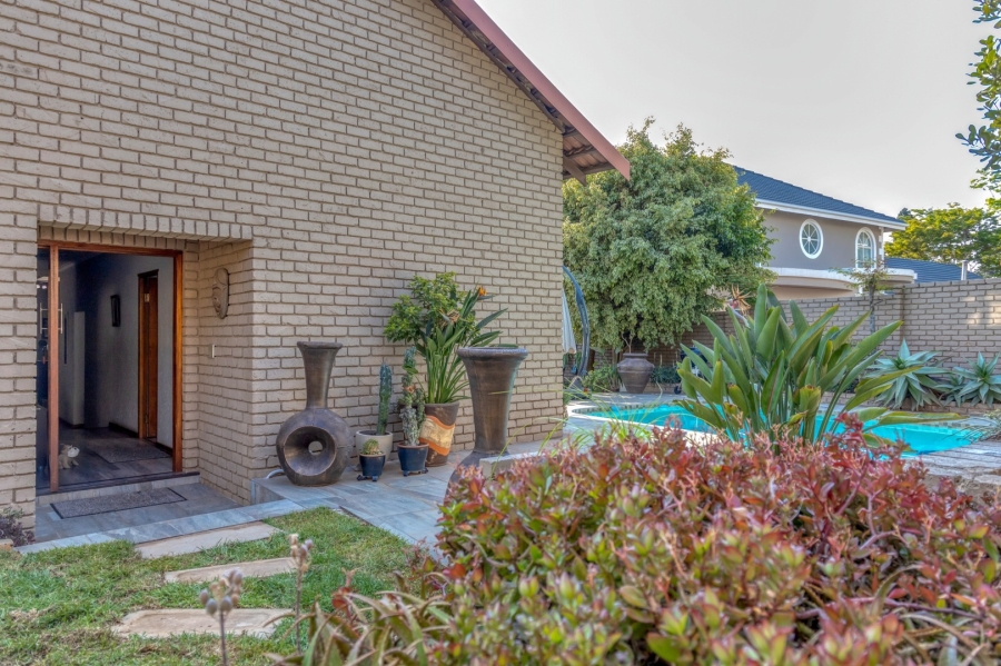 5 Bedroom Property for Sale in Fourways Gardens Gauteng