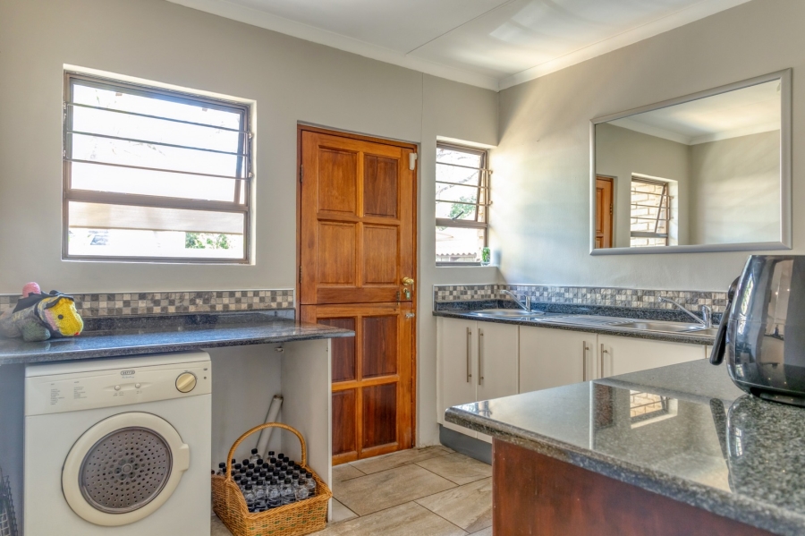 5 Bedroom Property for Sale in Fourways Gardens Gauteng