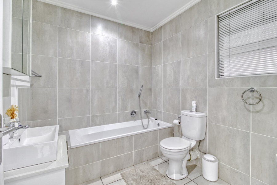 1 Bedroom Property for Sale in Lonehill Gauteng