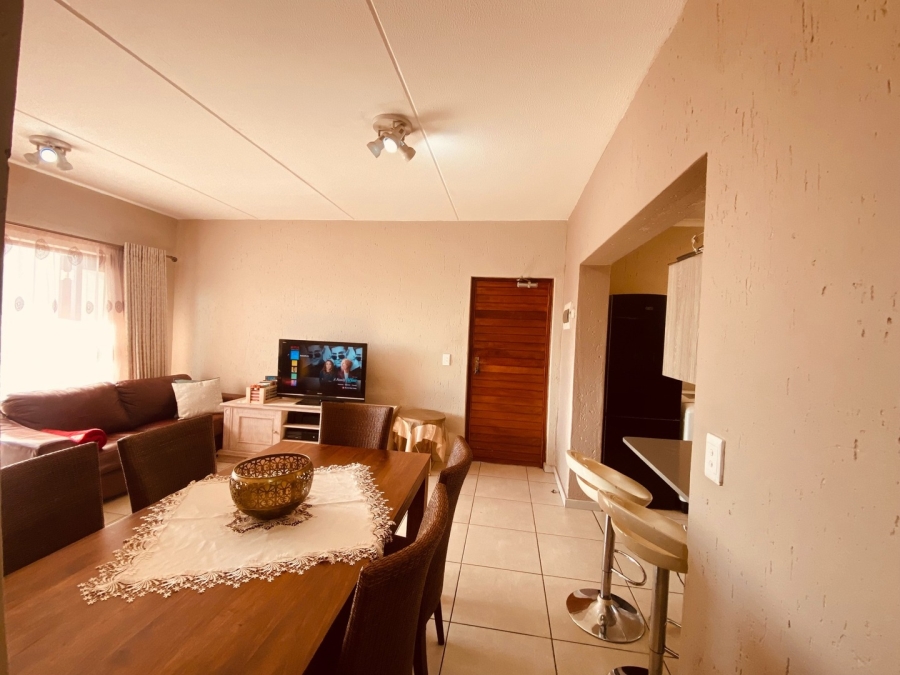 To Let 2 Bedroom Property for Rent in Douglasdale Gauteng