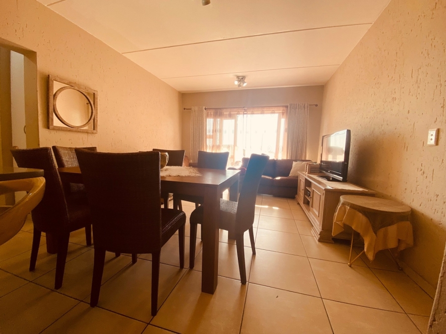 To Let 2 Bedroom Property for Rent in Douglasdale Gauteng