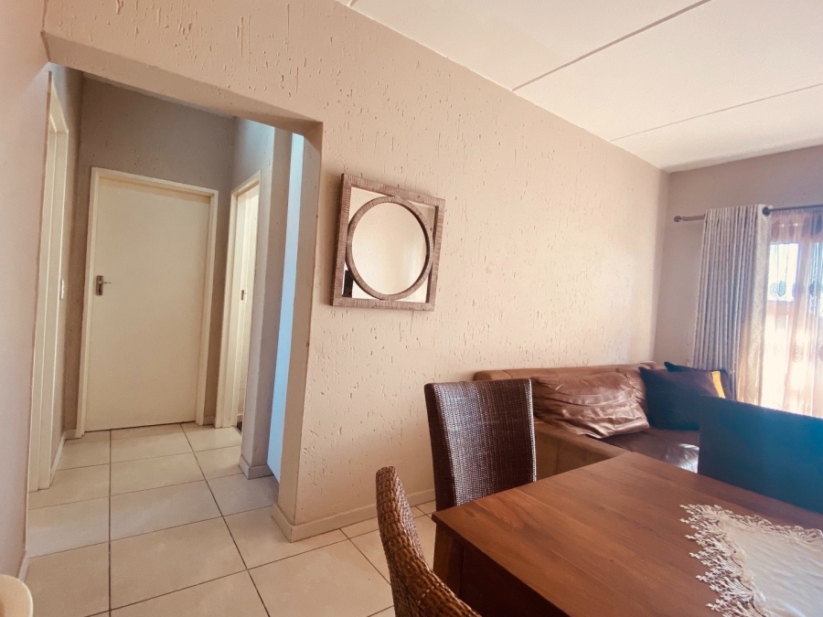 To Let 2 Bedroom Property for Rent in Douglasdale Gauteng