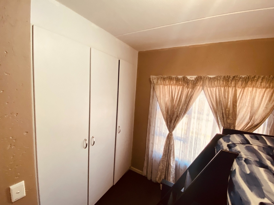 To Let 2 Bedroom Property for Rent in Douglasdale Gauteng