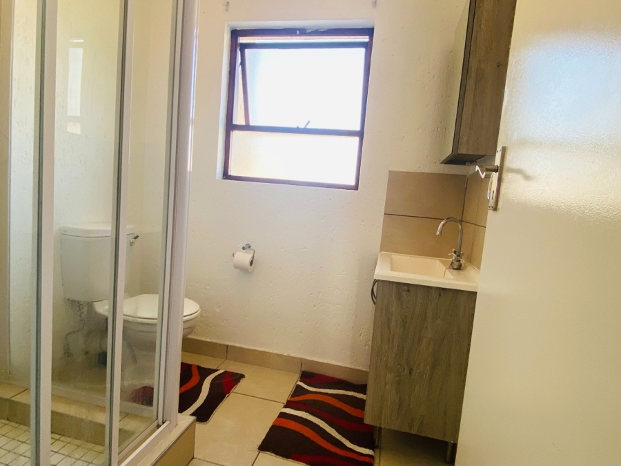 To Let 2 Bedroom Property for Rent in Douglasdale Gauteng