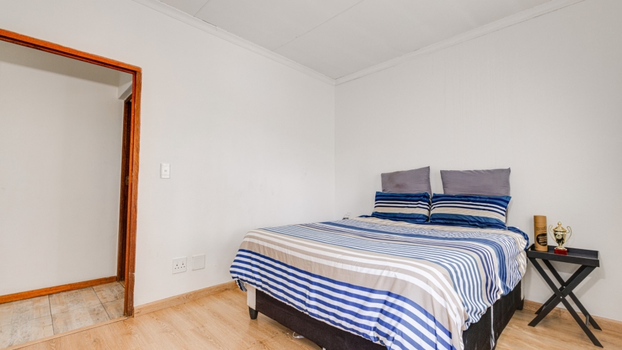 2 Bedroom Property for Sale in Vorna Valley Gauteng