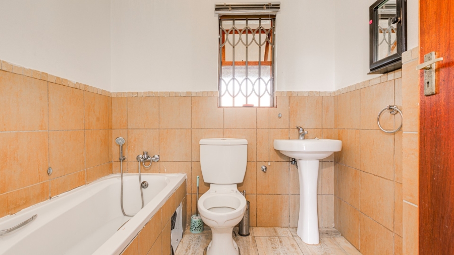 2 Bedroom Property for Sale in Vorna Valley Gauteng