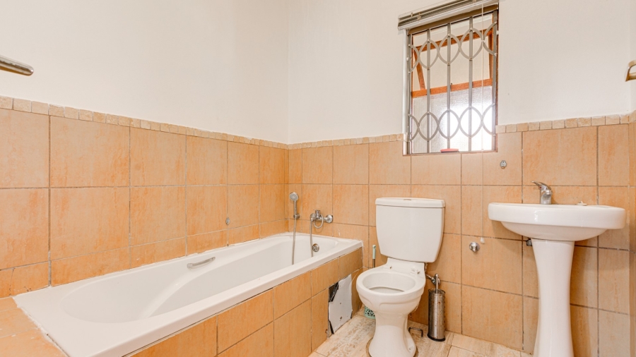 2 Bedroom Property for Sale in Vorna Valley Gauteng