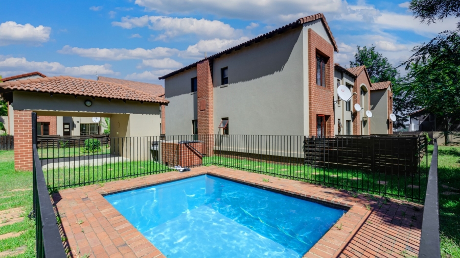 2 Bedroom Property for Sale in Vorna Valley Gauteng