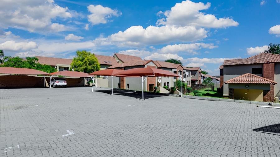 2 Bedroom Property for Sale in Vorna Valley Gauteng