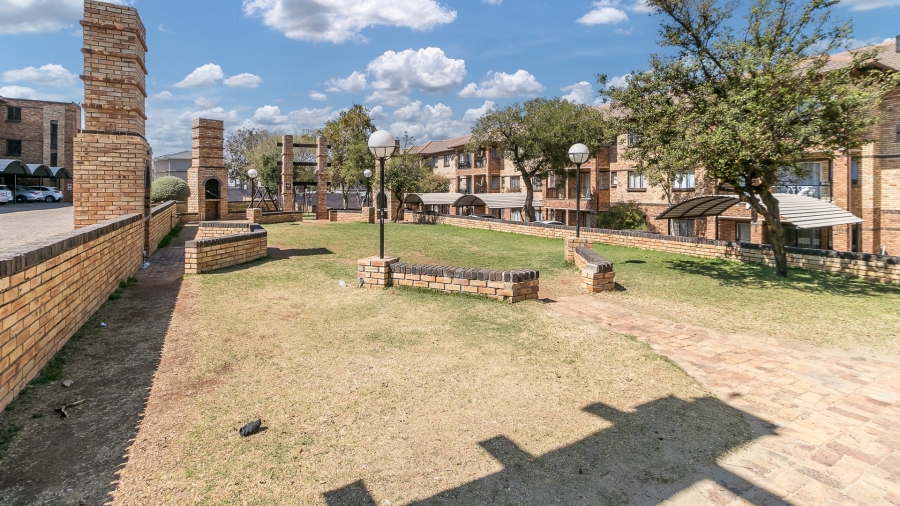 1 Bedroom Property for Sale in Carlswald Gauteng