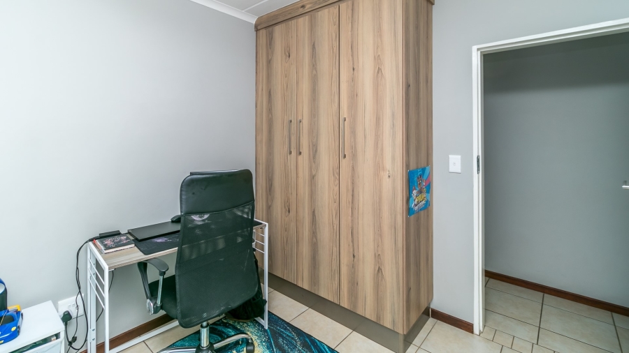2 Bedroom Property for Sale in Noordwyk Gauteng