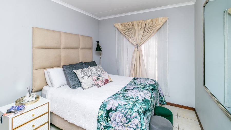 2 Bedroom Property for Sale in Noordwyk Gauteng