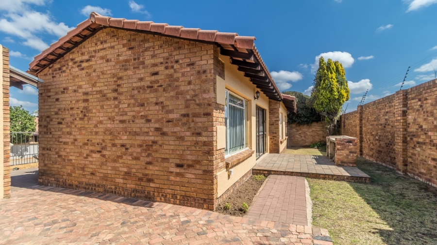 3 Bedroom Property for Sale in Vorna Valley Gauteng