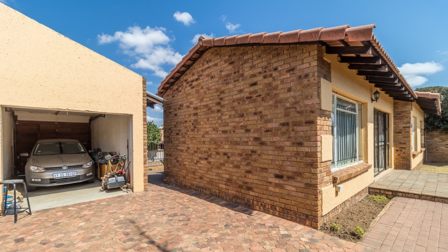 3 Bedroom Property for Sale in Vorna Valley Gauteng