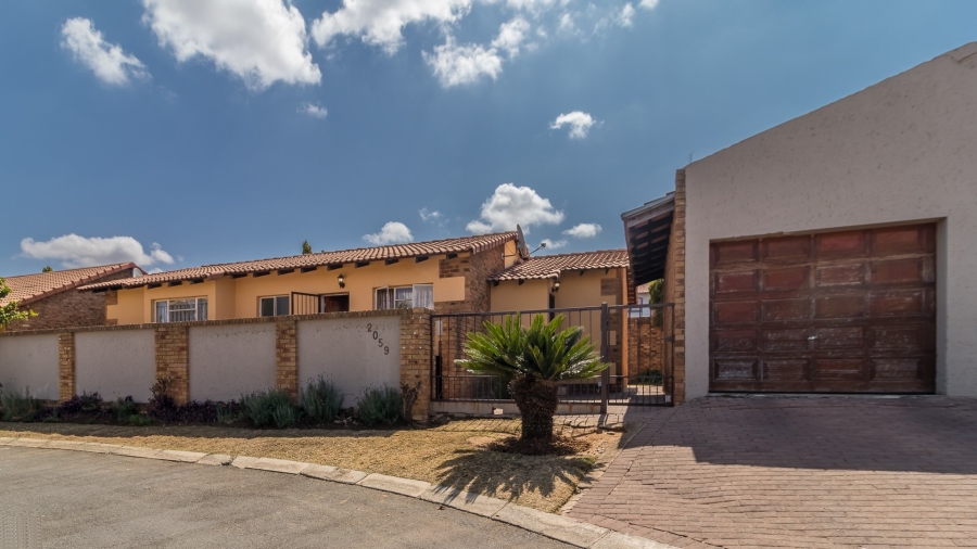 3 Bedroom Property for Sale in Vorna Valley Gauteng