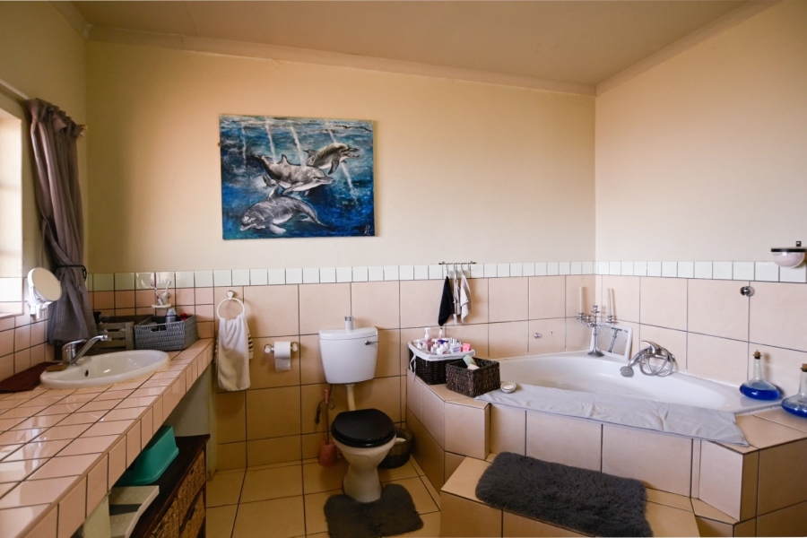 5 Bedroom Property for Sale in Kameeldrift East Gauteng