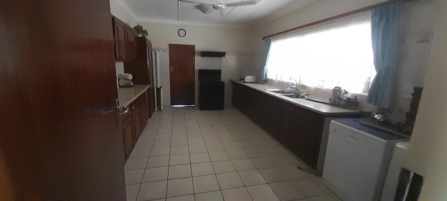 5 Bedroom Property for Sale in Kilner Park Gauteng