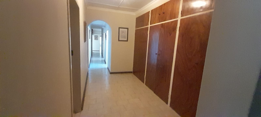 5 Bedroom Property for Sale in Kilner Park Gauteng