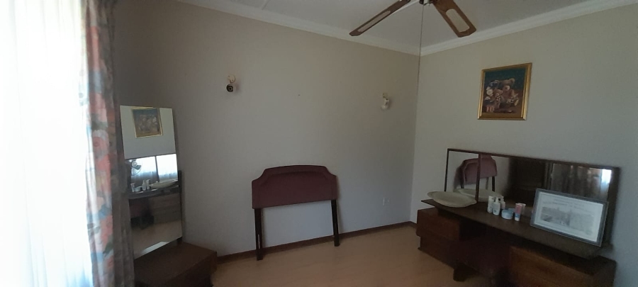 5 Bedroom Property for Sale in Kilner Park Gauteng