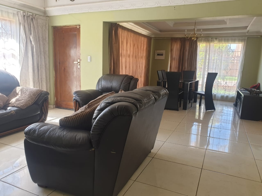 4 Bedroom Property for Sale in Annlin Gauteng