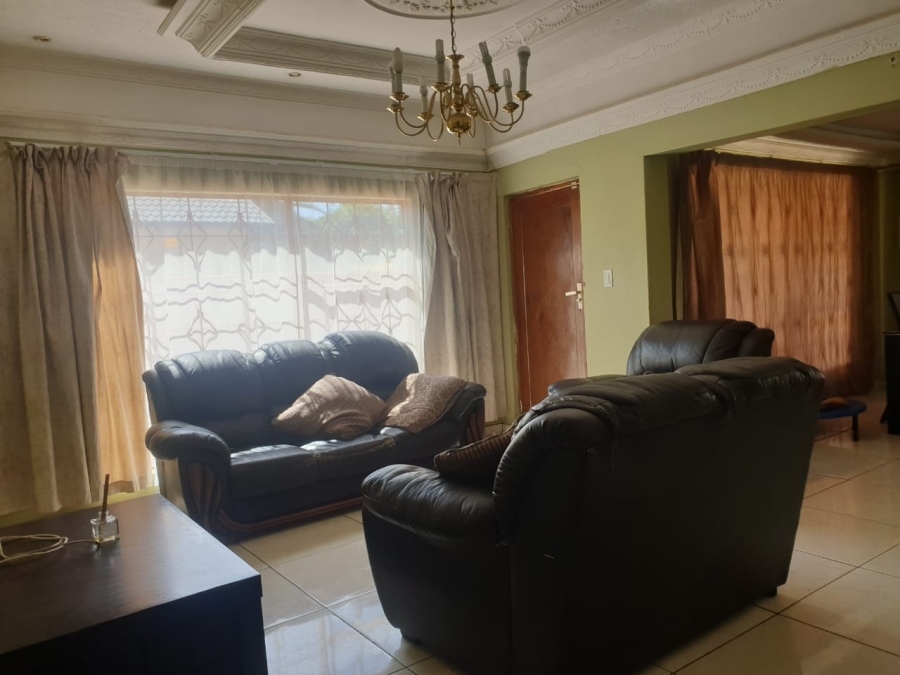 4 Bedroom Property for Sale in Annlin Gauteng